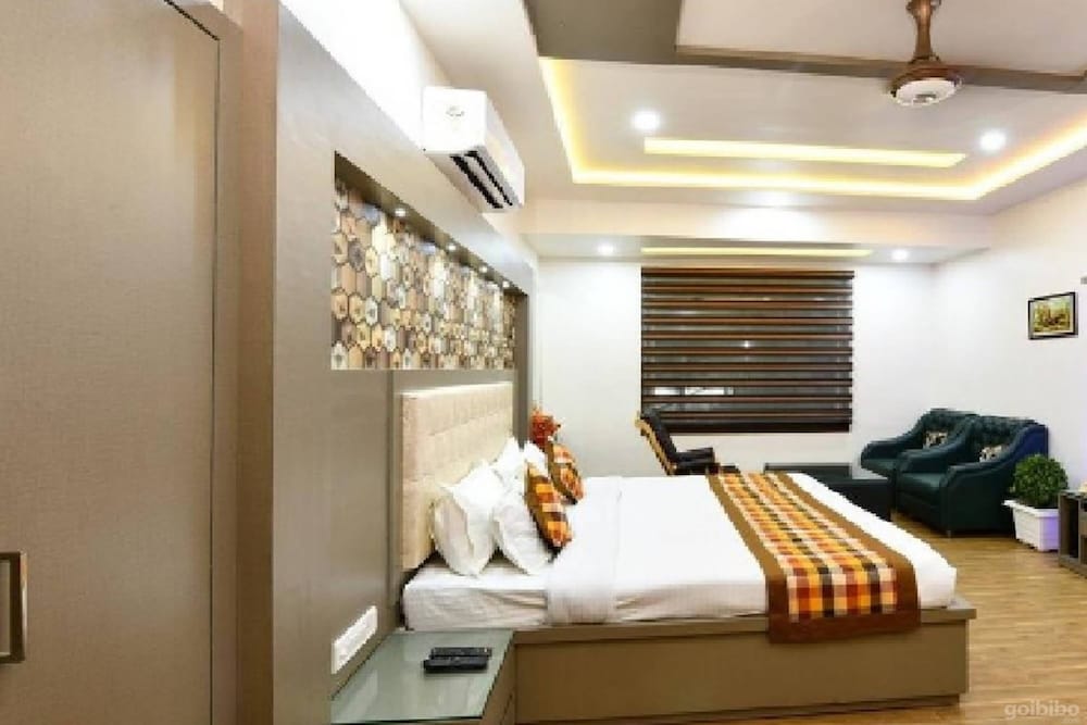 Hotel Chanakya 7/17