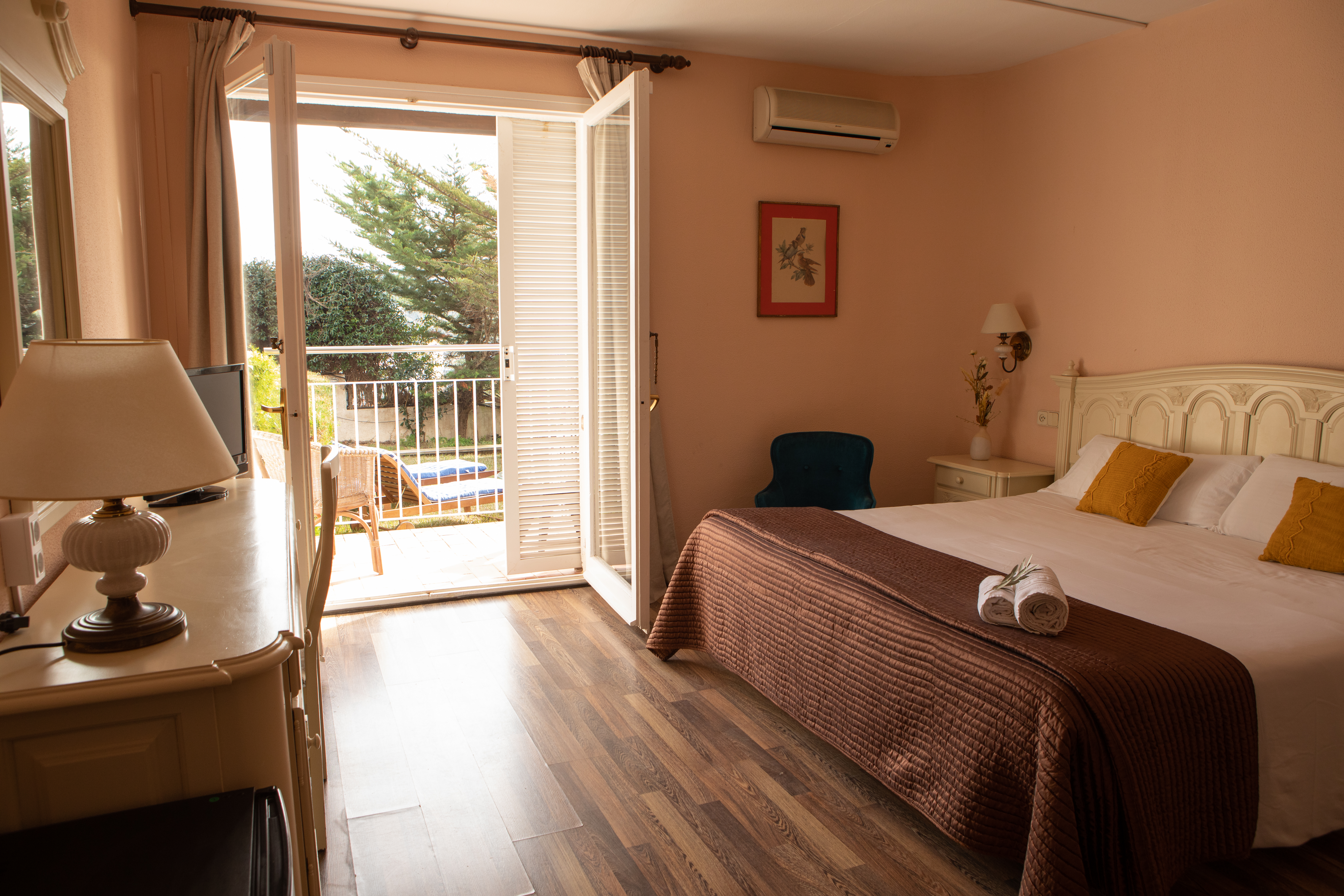 Comfort 2+1، Hotel Roger de Flor by Seleqtta 2/9