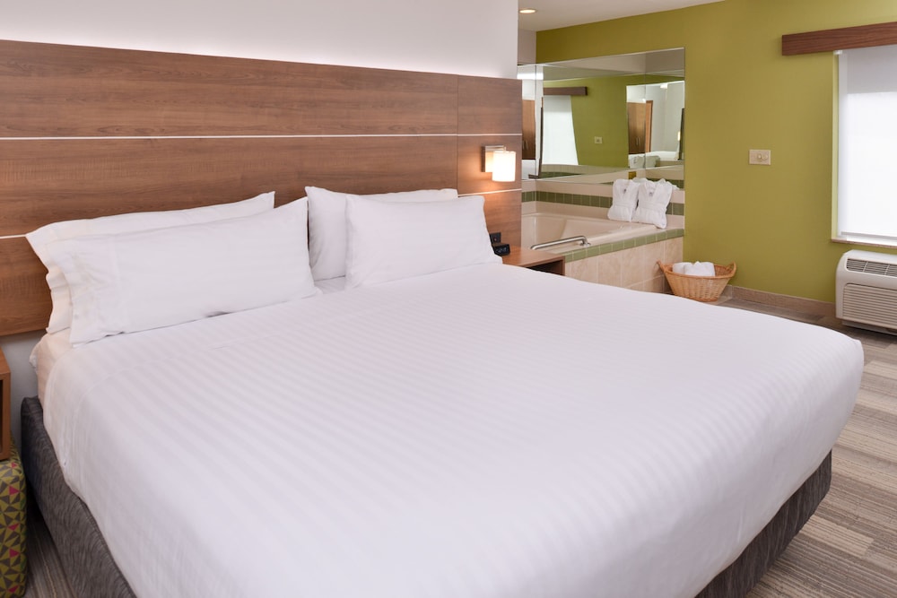 Holiday Inn Express Hotel And Suites Parkersburg Mineral Wells 11/42