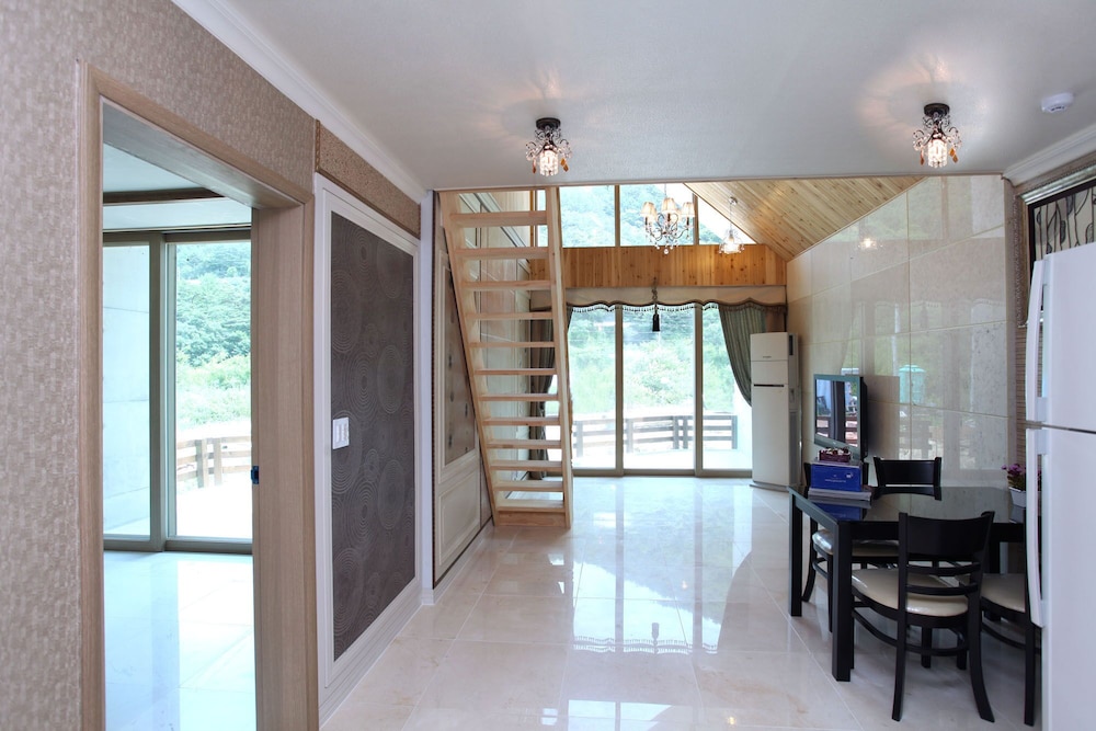 Yeongwol Moon In Cloud Pension 34/50