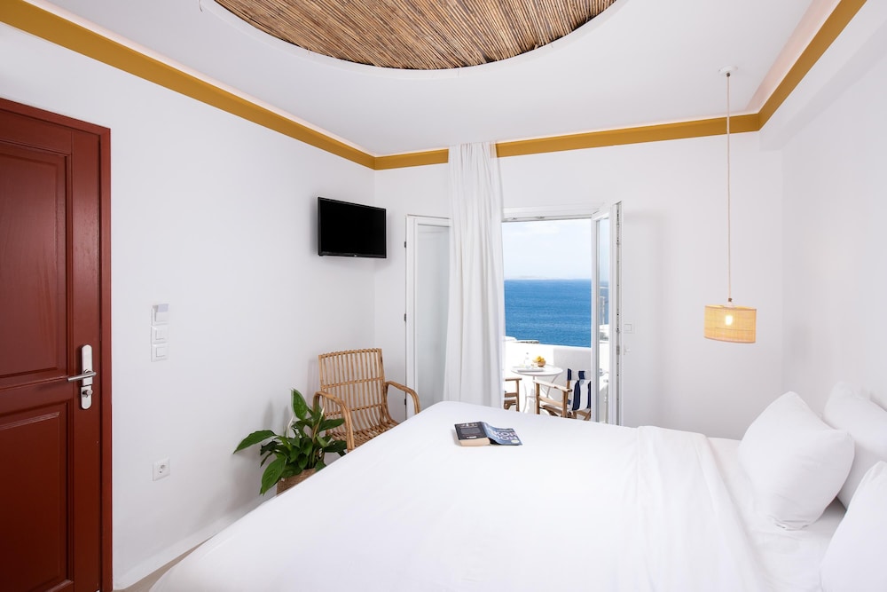 Superior, Queen Bed, Sea View
