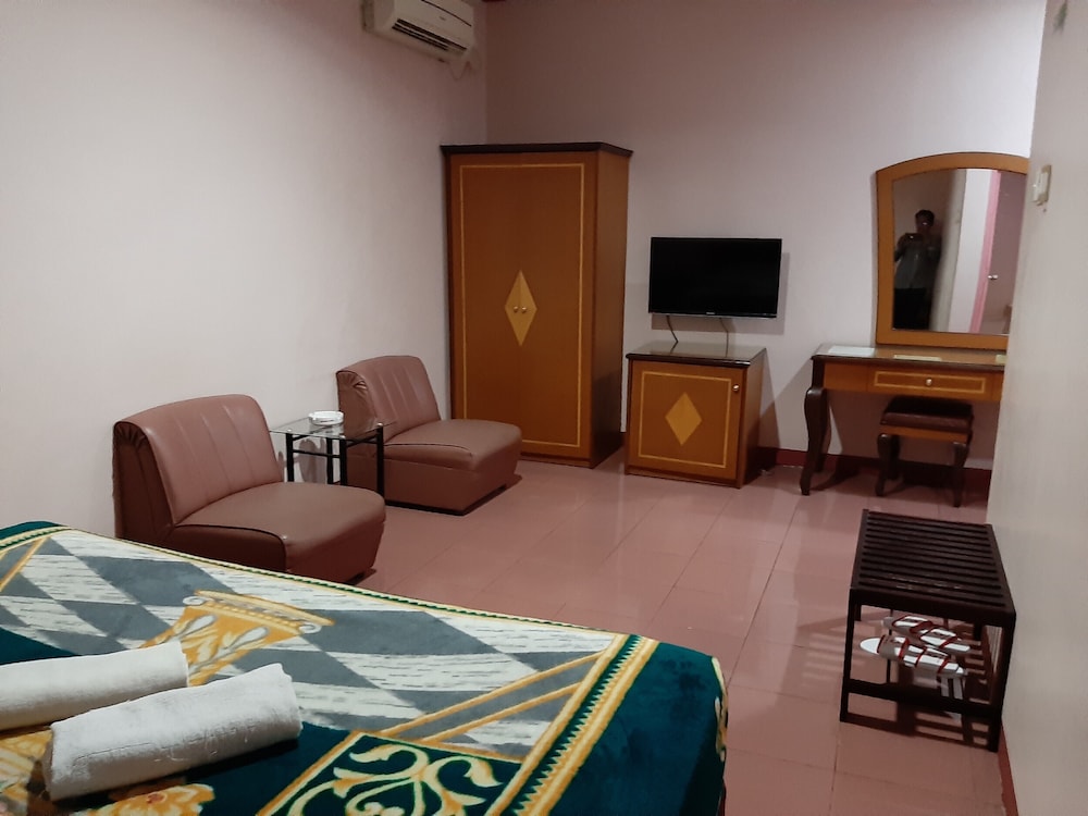 Hotel Parewisata 12/22