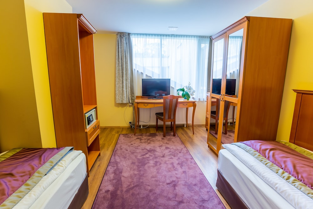 Pannonia Hotel 15/50