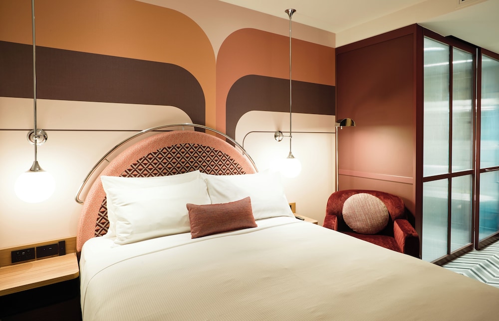COZY, QUEEN BED