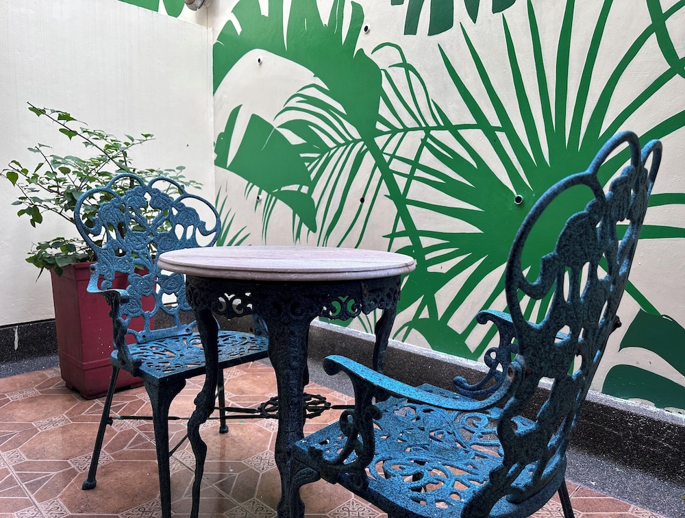 Lee Boutique Hotel 67/74