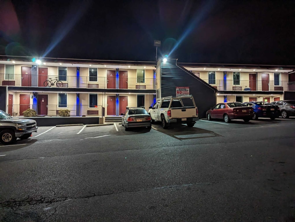 Executive Inn Coopersburg 24/33