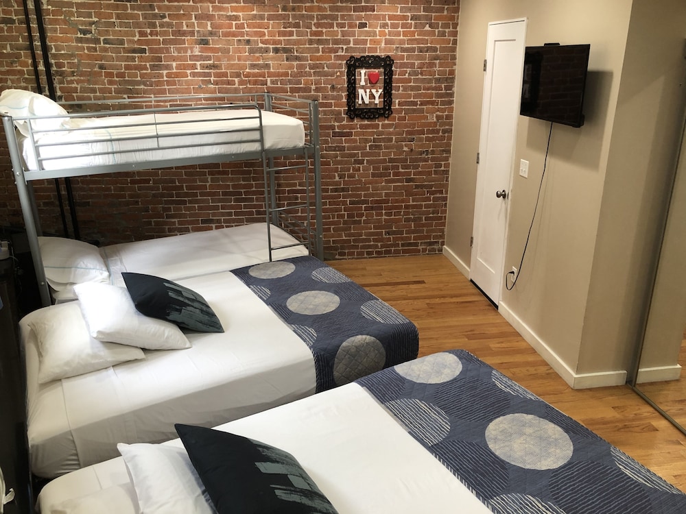 Studios Midtown Manhattan 7/50