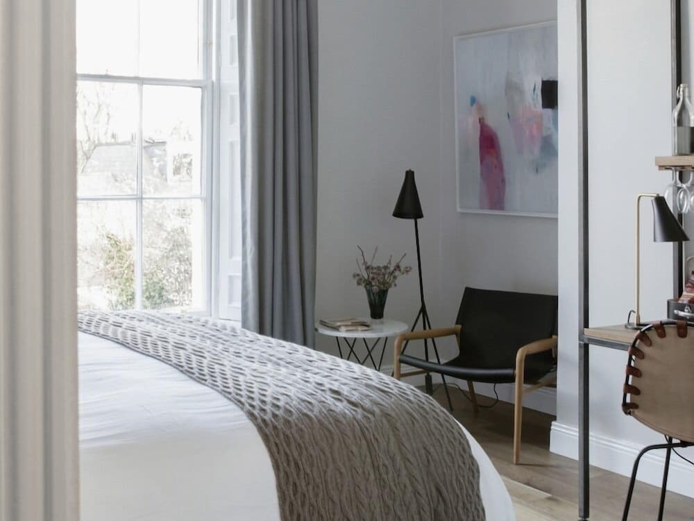 Pembroke Hall 22/50