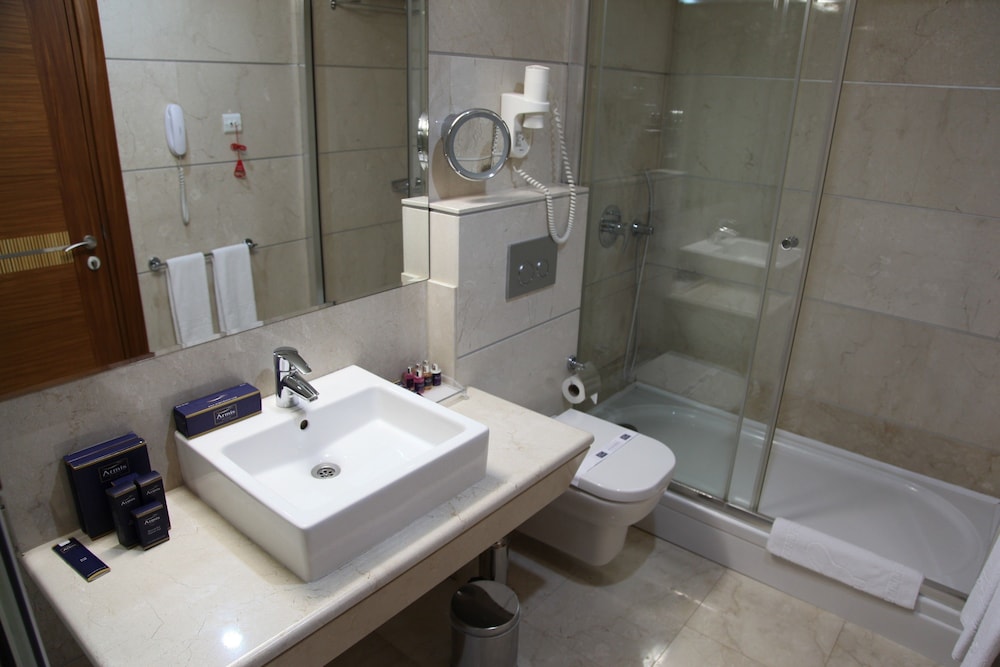 Armis Hotel 46/50