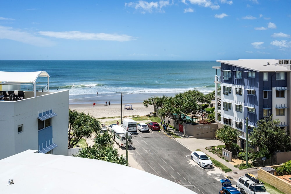Rolling Surf Resort in SUNSHINE COAST