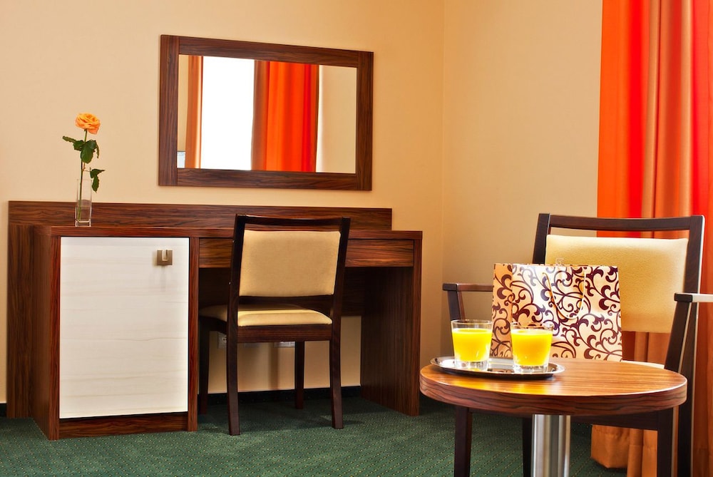 Viktor Hotel 34/55