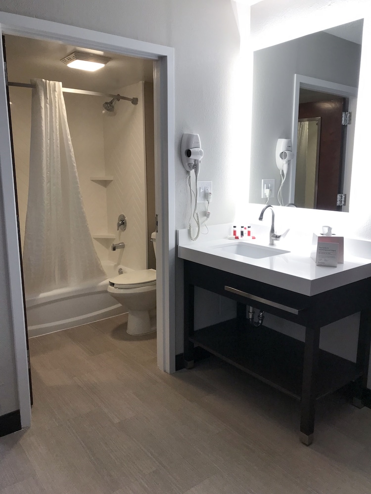 Ramada by Wyndham Suites Orlando Airport 20/56