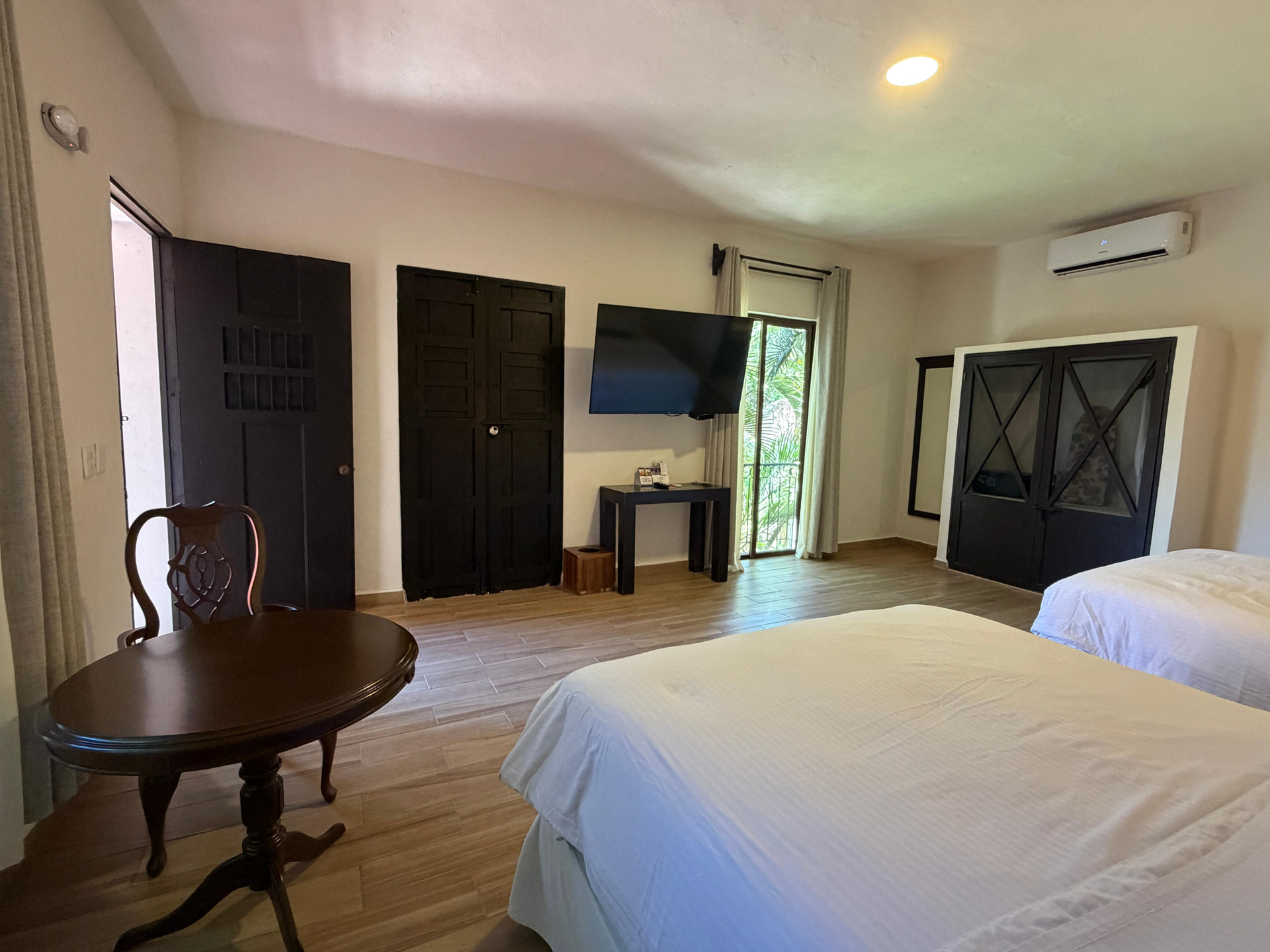 Suite, Side View