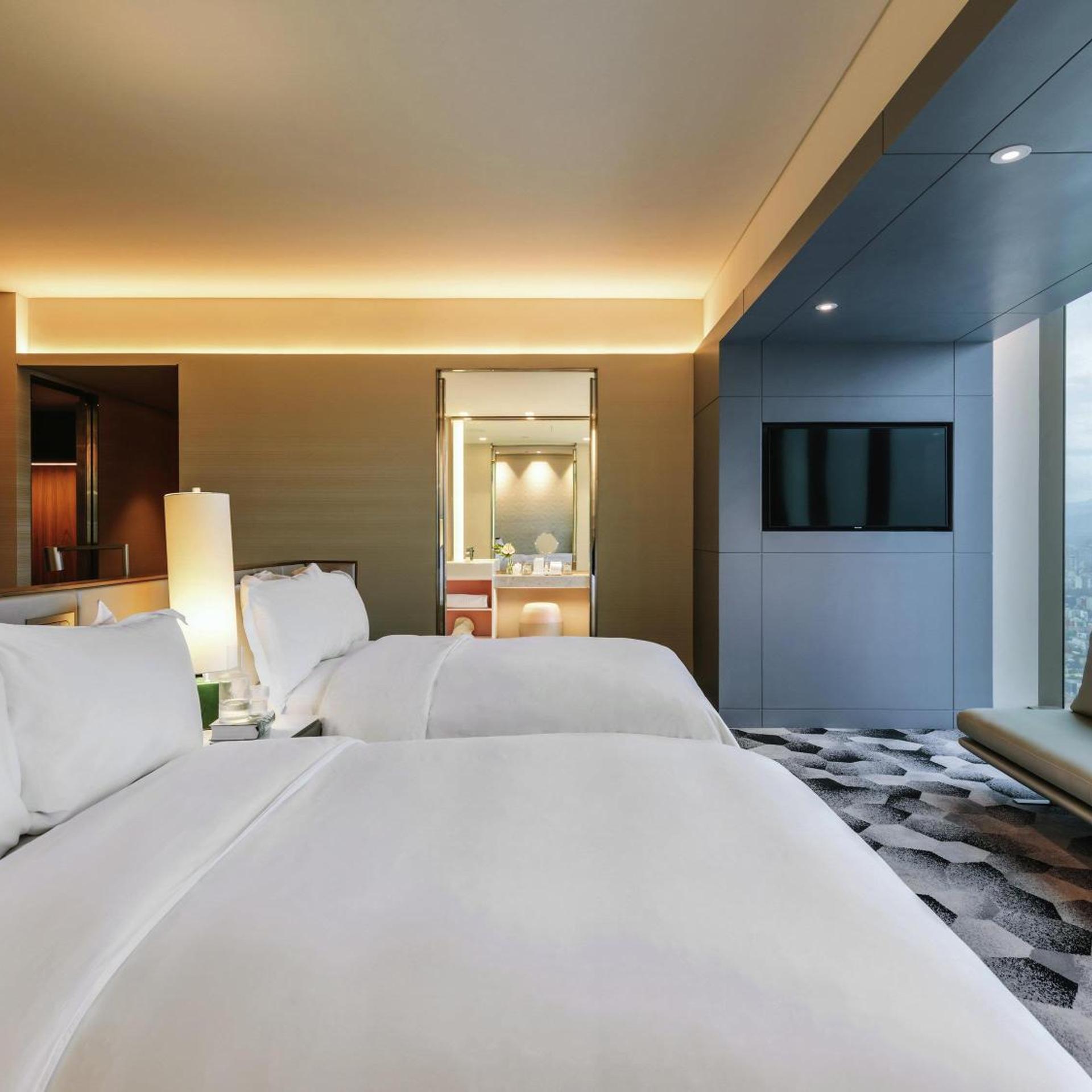 Junior Suite, 2 Double Beds, Skyline View