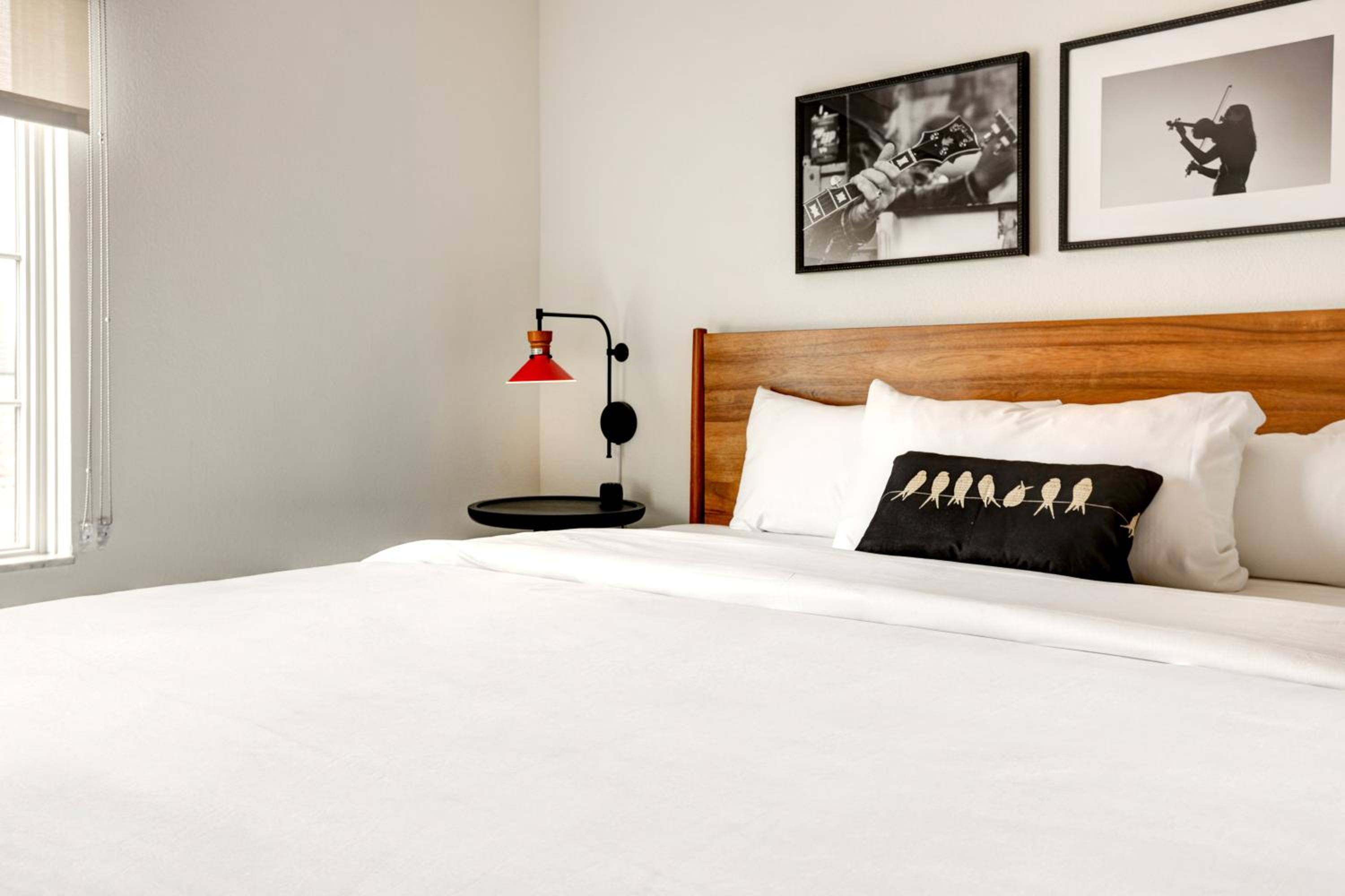 Elwood, Premier, King Bed