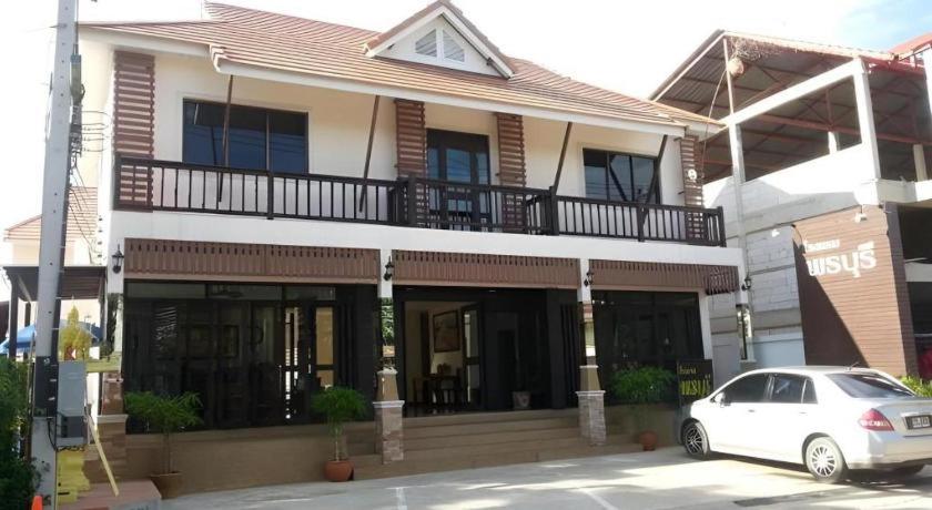 Ponburi Hotel 4/90