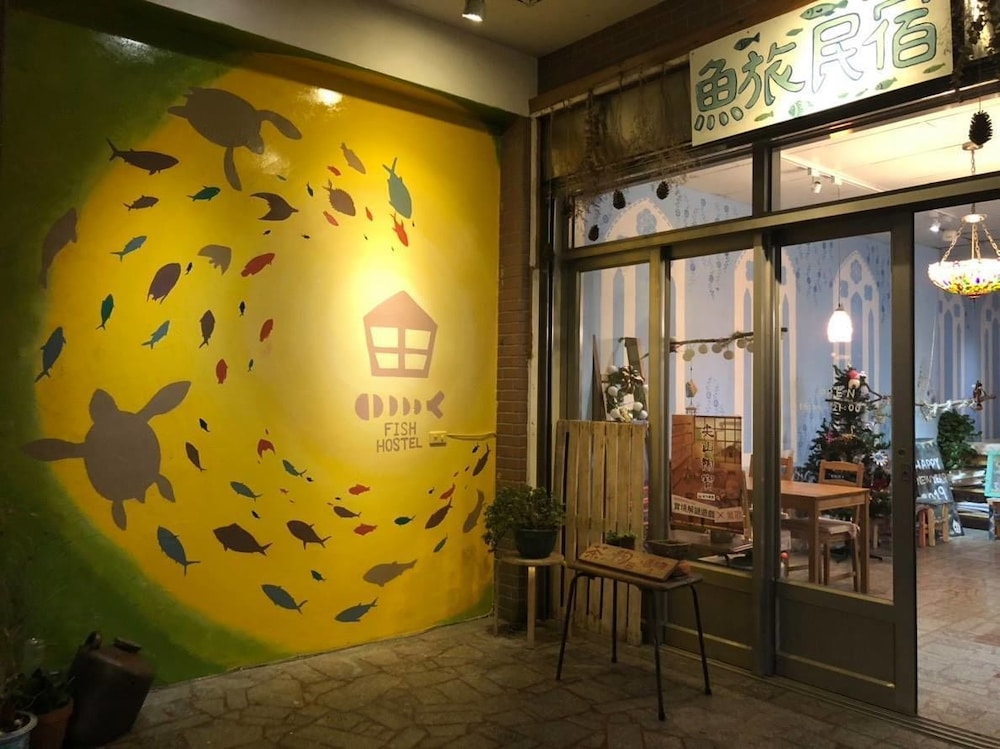 Fish Hostel 5/50