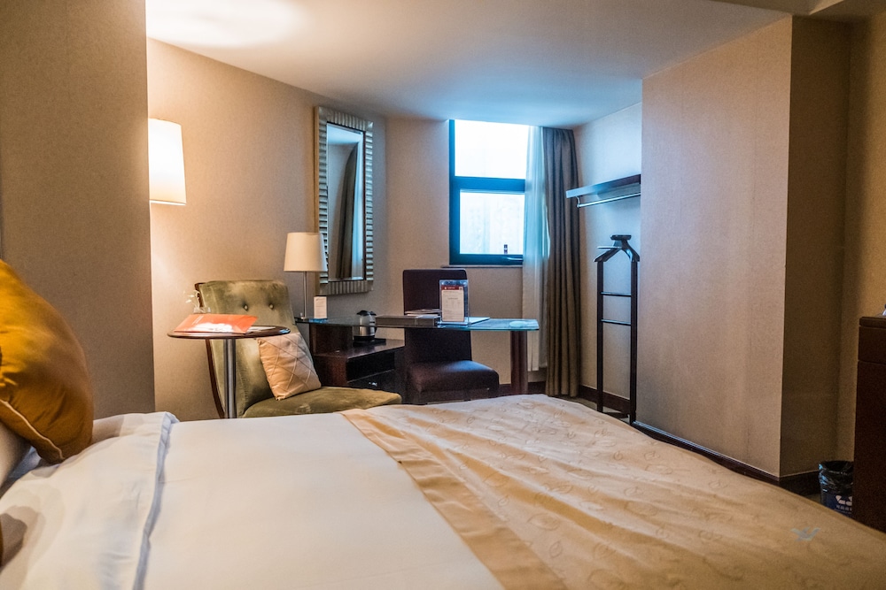 SUPERIOR, KING BED