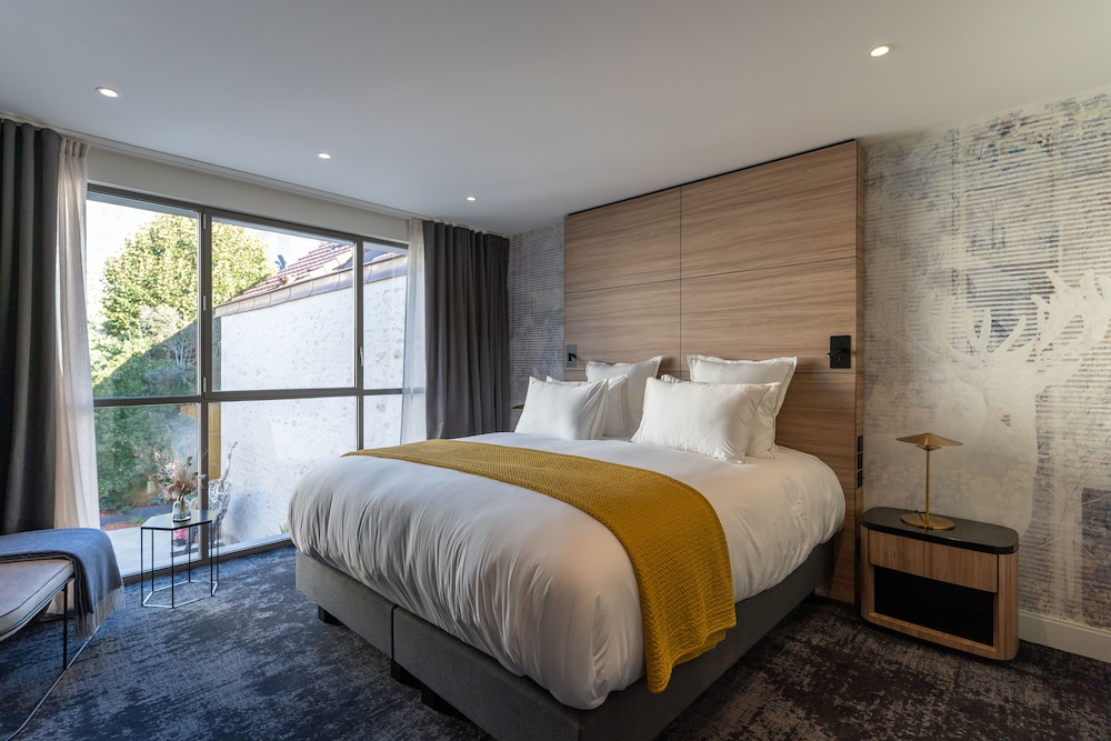 Deluxe, King Bed