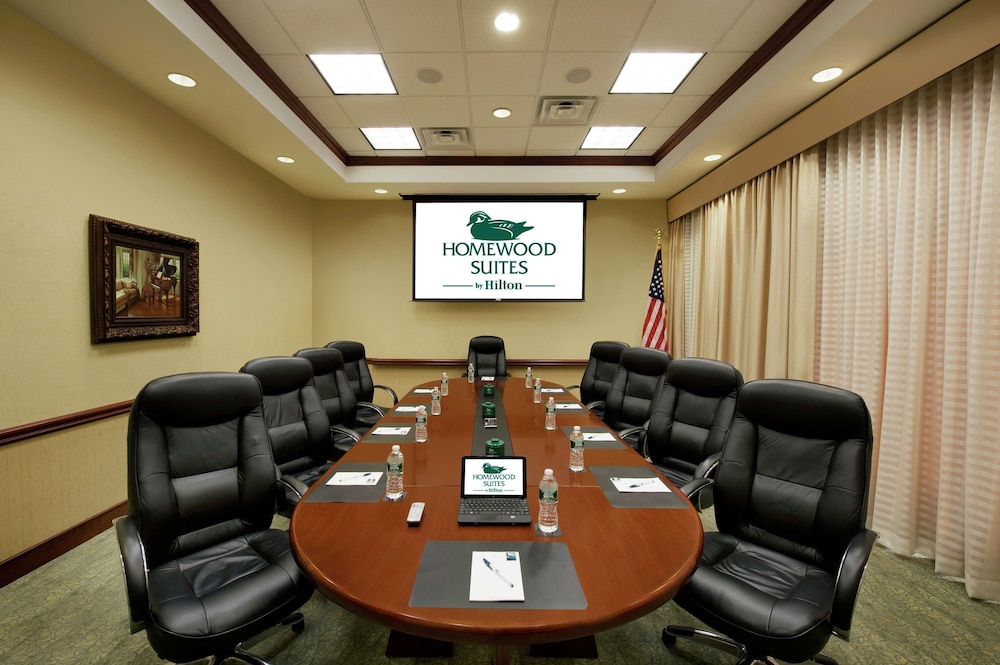 Homewood Suites by Hilton East Rutherford - Meadowlands, NJ 73/81