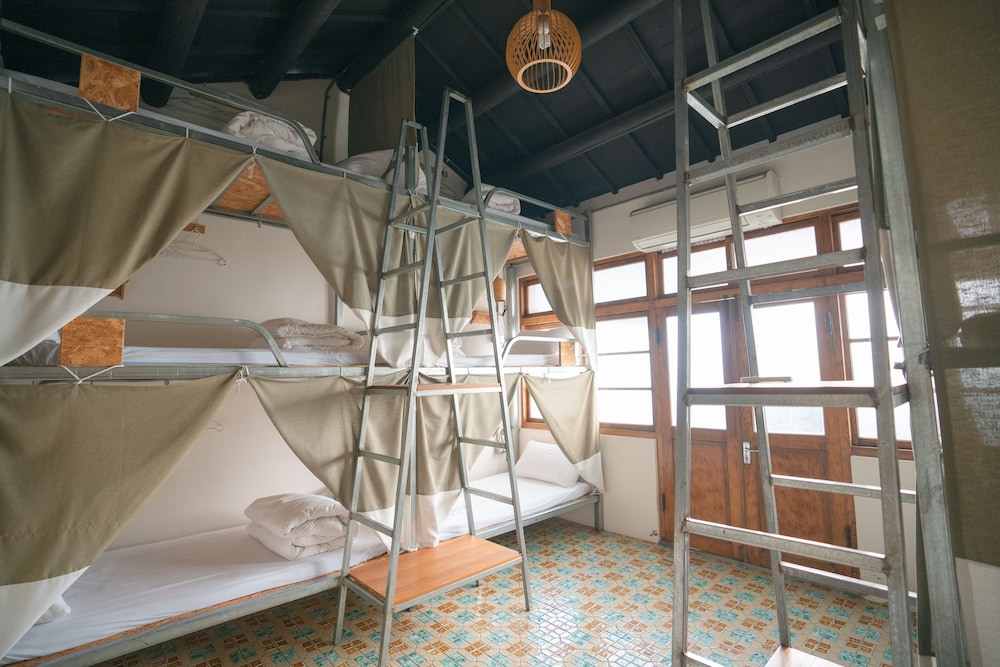 365 Hostel 8/33