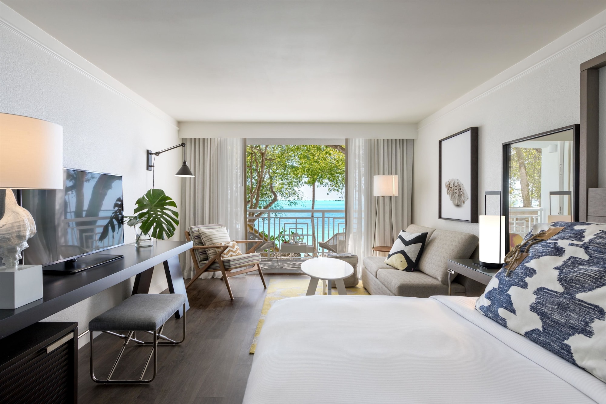 Suite, King Bed, Water Front