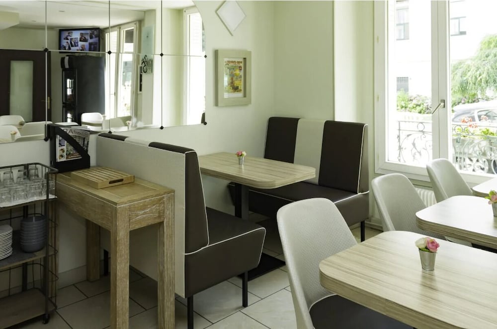 Hotel Paris La Defense 34/43