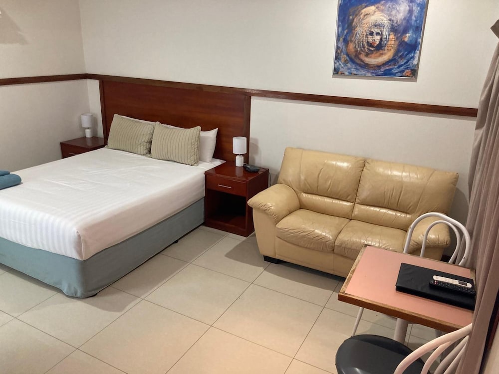 Across Country Motel And Serviced Apartments 15/35