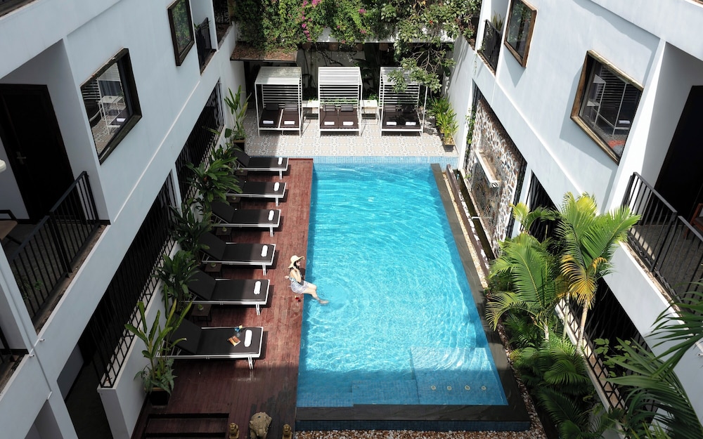 The Calm Oasis 47/50