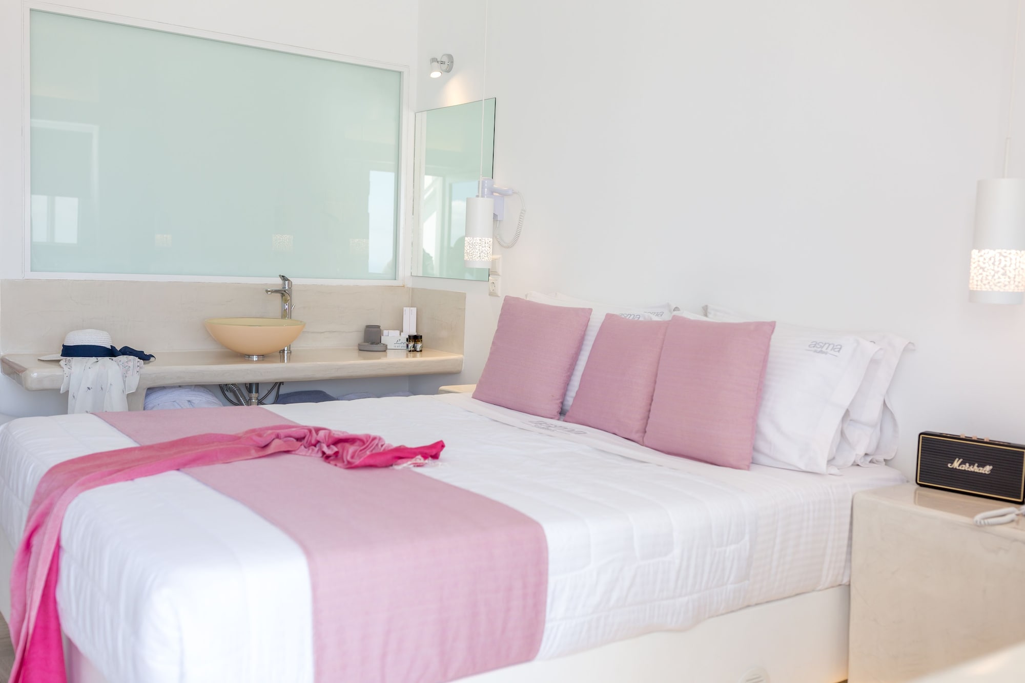 SUNRISE, JUNIOR SUITE, QUEEN BED
