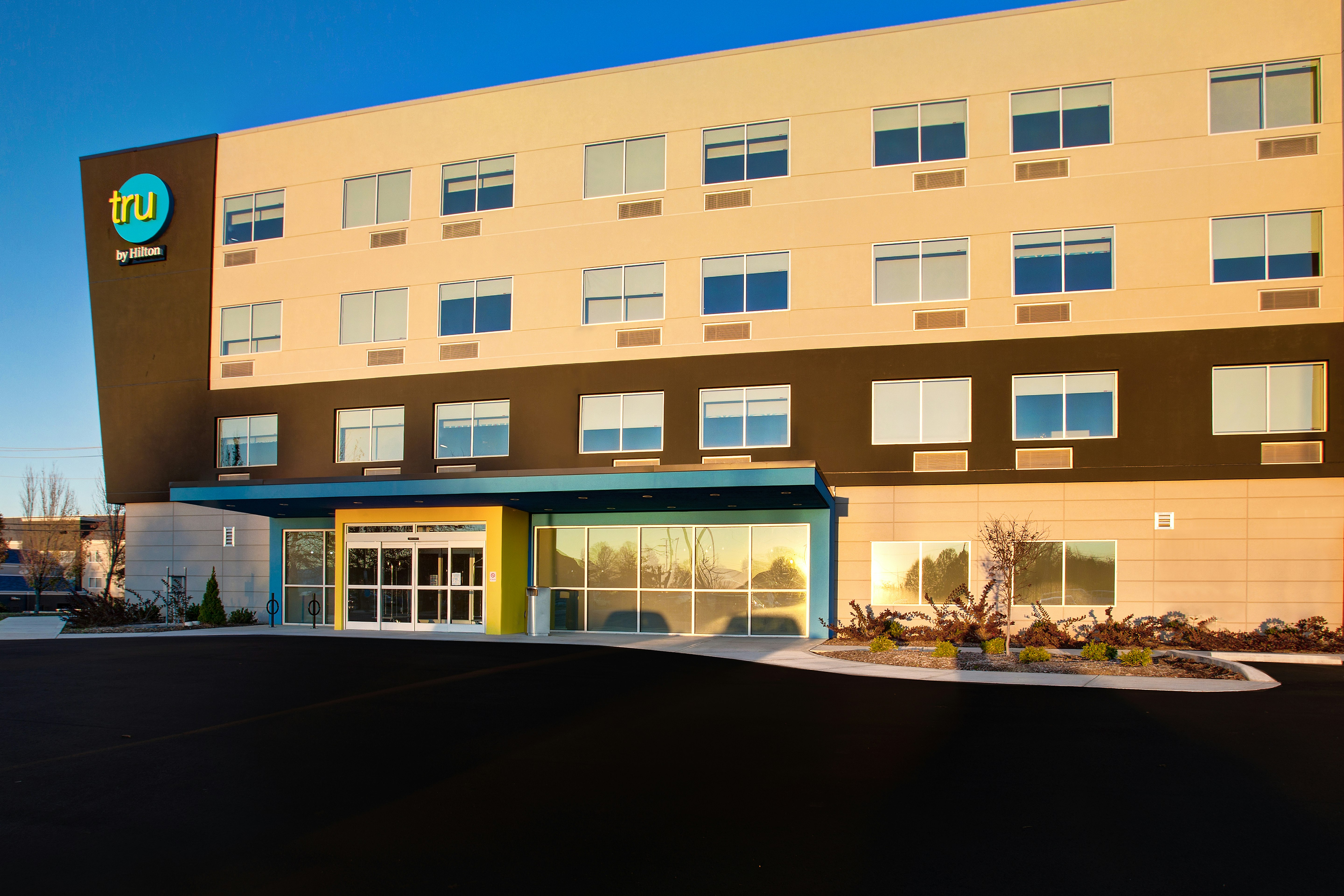 TRU BY HILTON ALCOA KNOXVILLE AIRPORT TN in ALCOA - TN