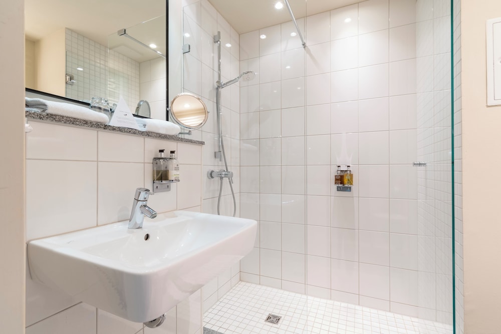Mondrian Suites Berlin Checkpoint Charlie 80/80