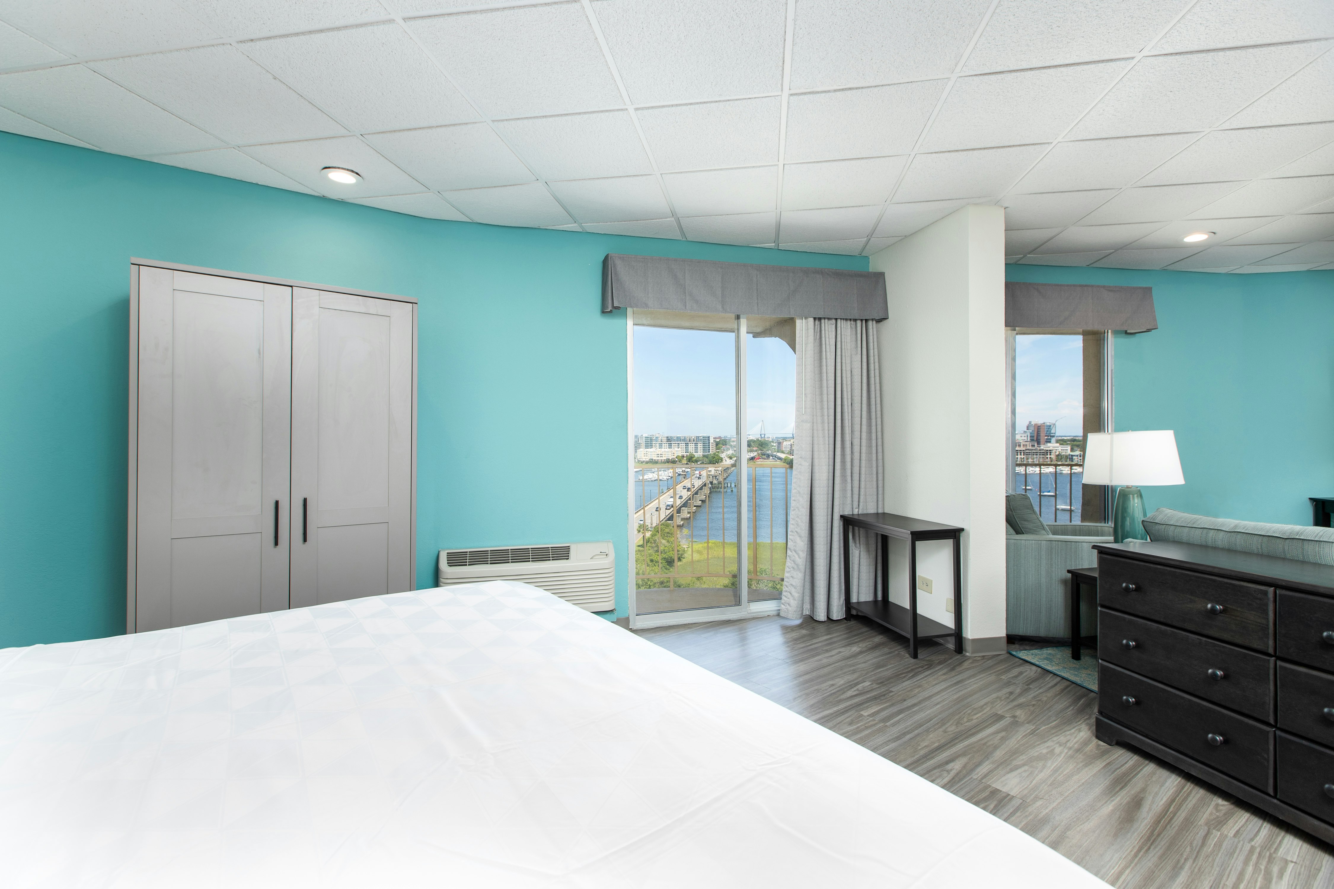 Suite, King Bed