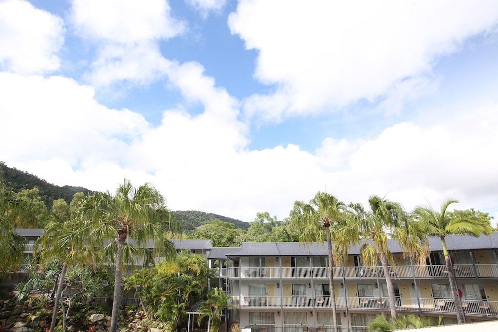Mantra Club Croc Airlie Beach 4/48