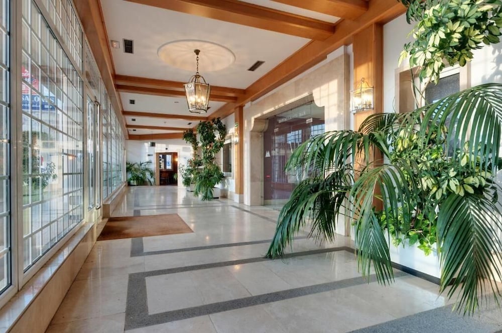 Gran Hotel Los Angeles 3/48