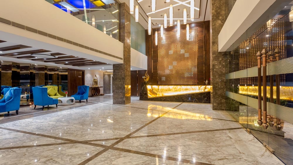 Hotel Saffron Crest 33/40