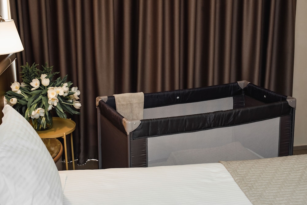 Emmantina Hotel 8/76