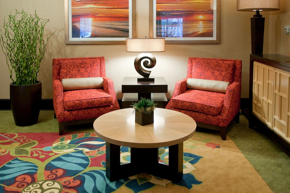 Hampton Inn Suites St Petersburg Downtown 25/51