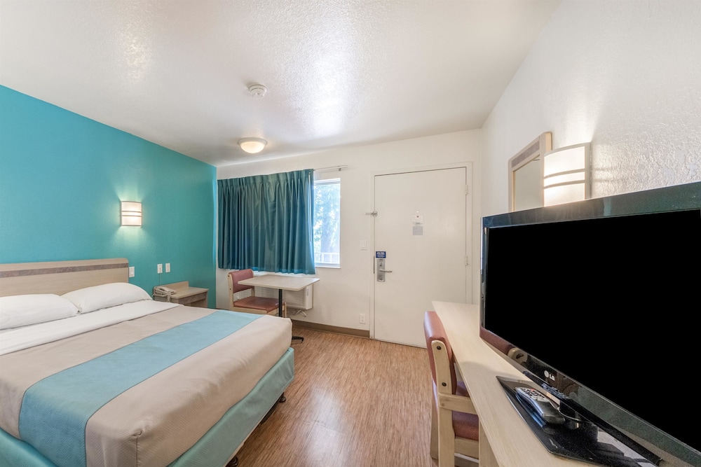 Motel6 Del Rio, TX 26/56