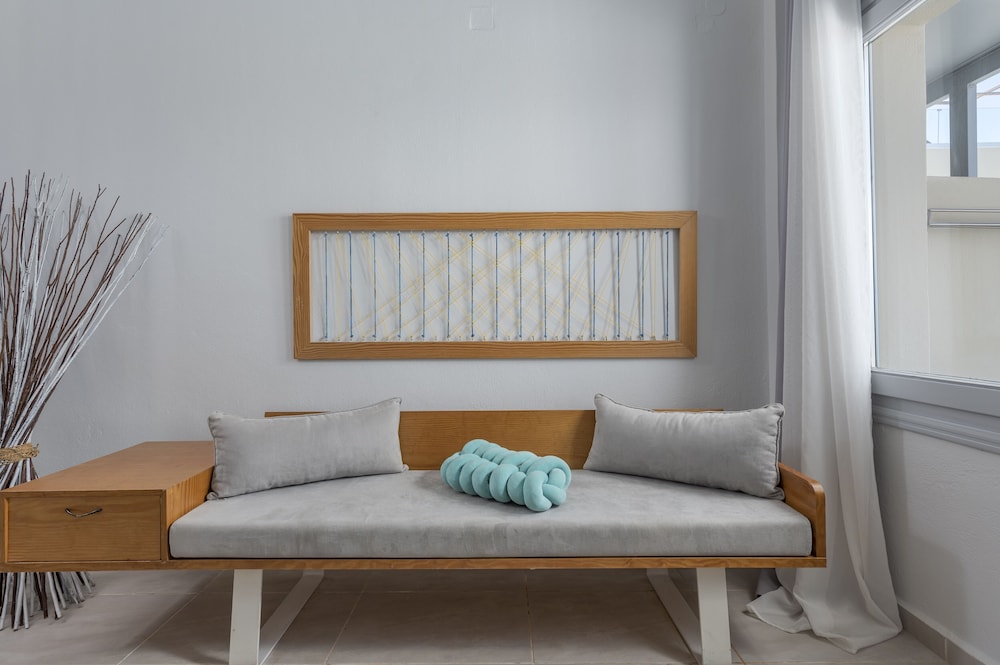 Gizis Cliffside Suites 12/50