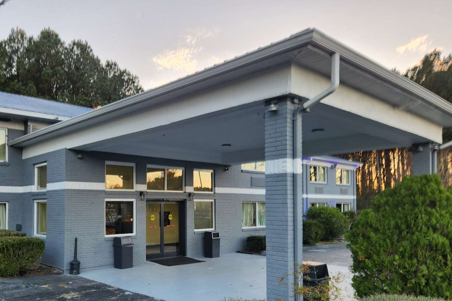 Econo Lodge Inn & Suites Warsaw, NC 4/11