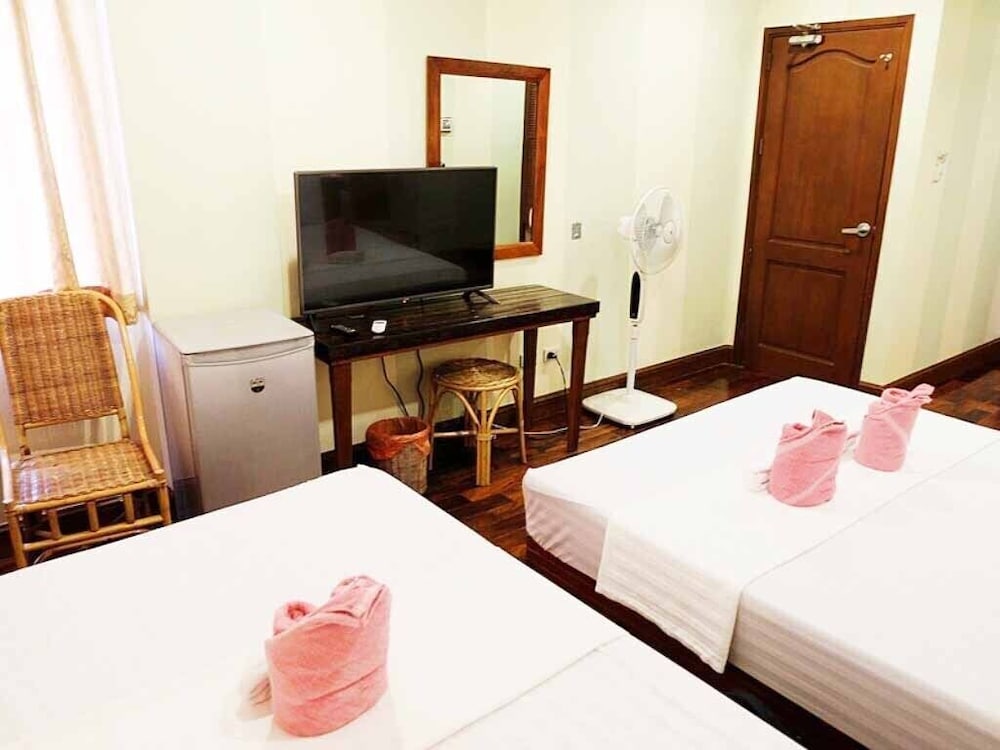 El Nido Beach Hotel 24/50