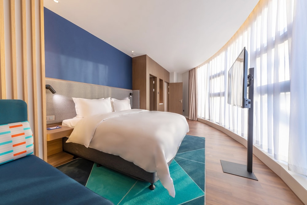 Holiday Inn Express Yichang Riverside 15/81