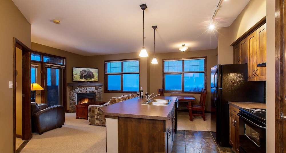 Glacier Mountaineer Lodge 19/32