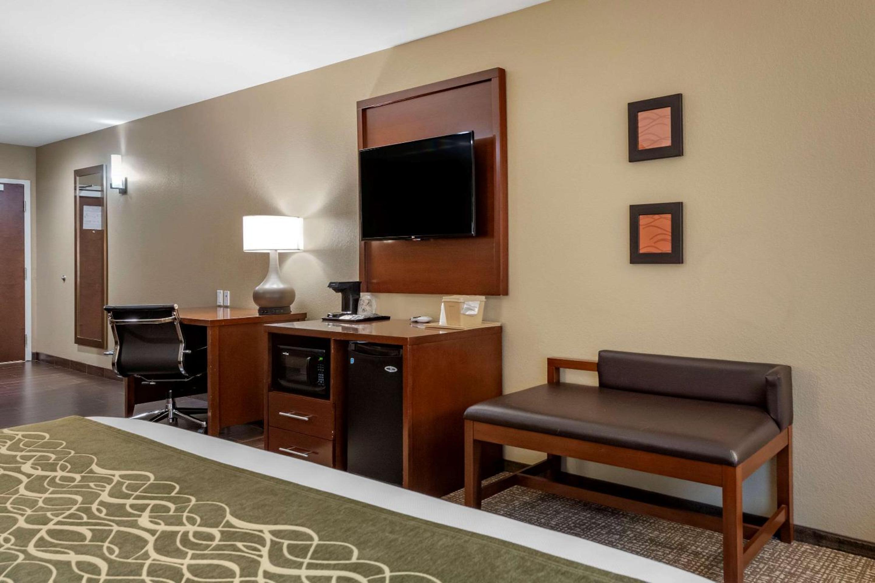 Comfort Inn & Suites 27/40