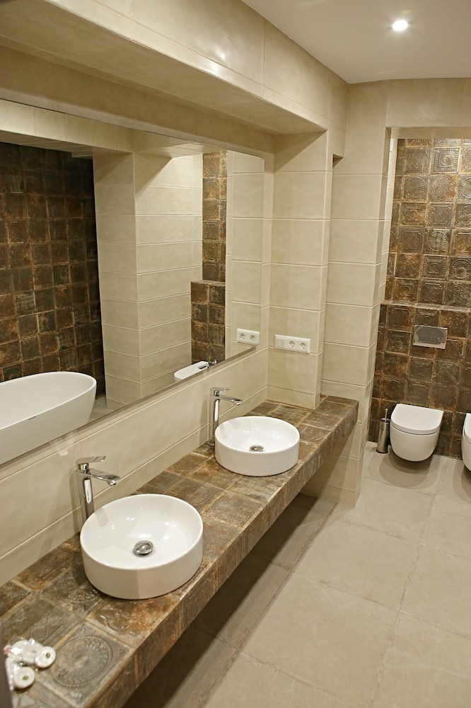 Hotel Address 9D 53/54