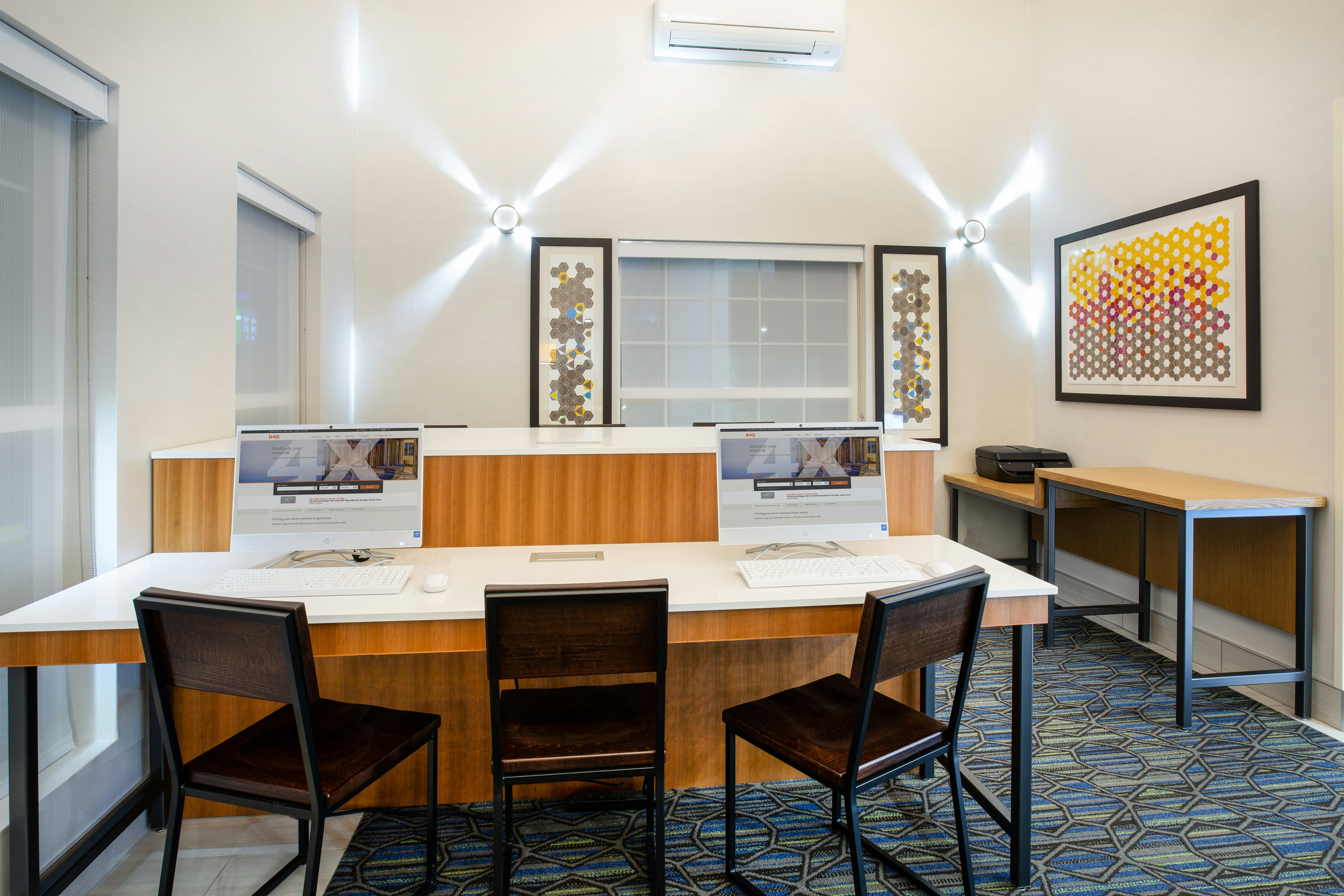 Holiday Inn Express And Suites Lincoln City 23/27