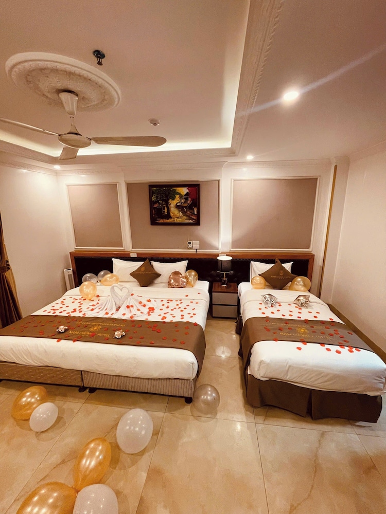 EXECUTIVE, QUADRUPLE, MULTIPLE BEDS, CITY VIEW