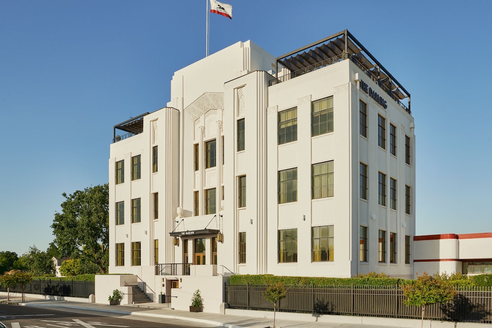 Darling Hotel 3/43