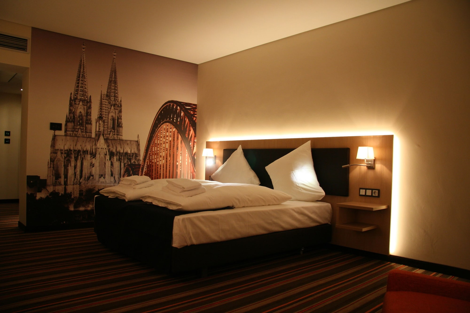 ROOM, TRIPLE